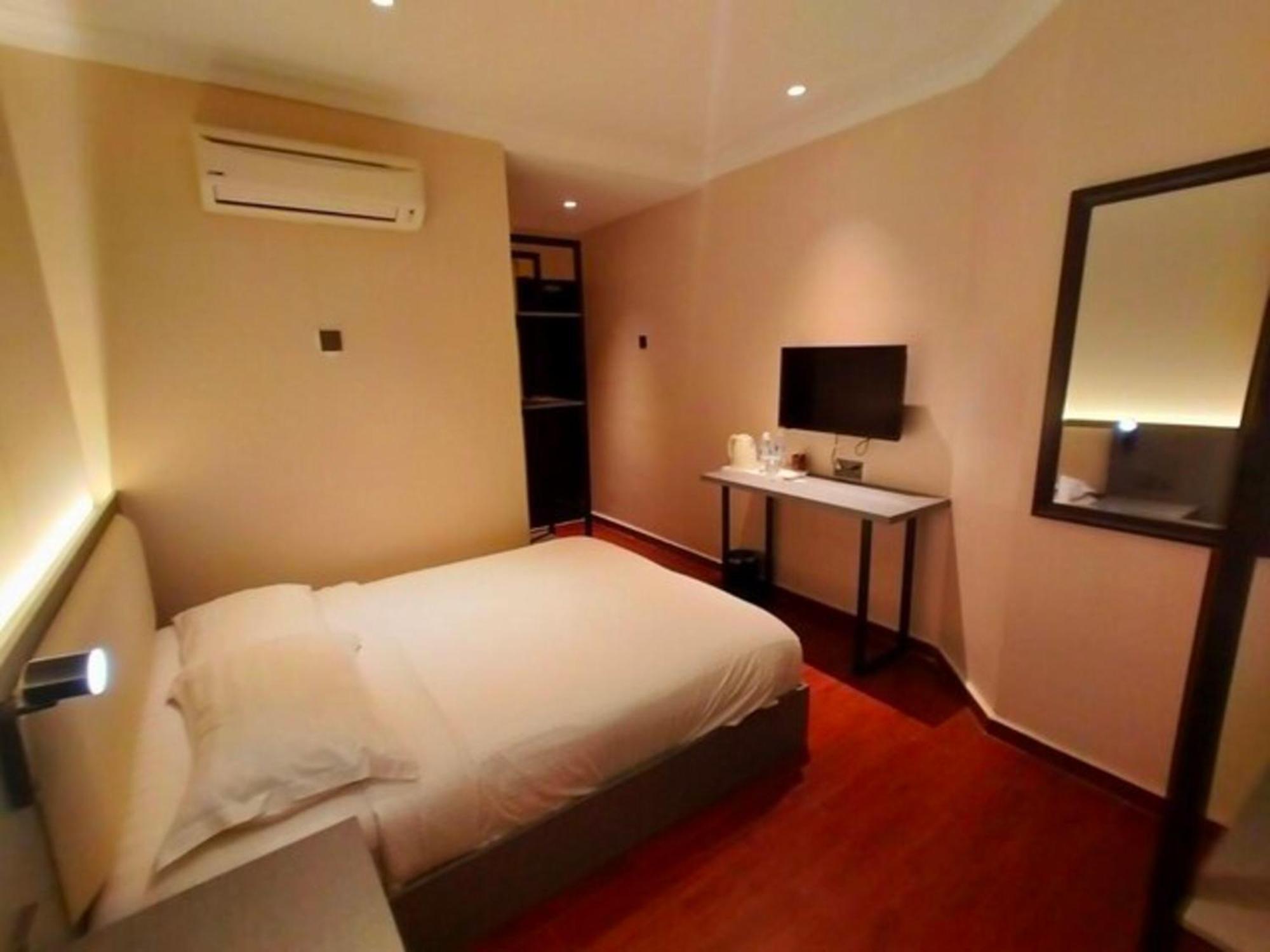 Super Oyo 998 Queen City Hotel George Town Exterior photo