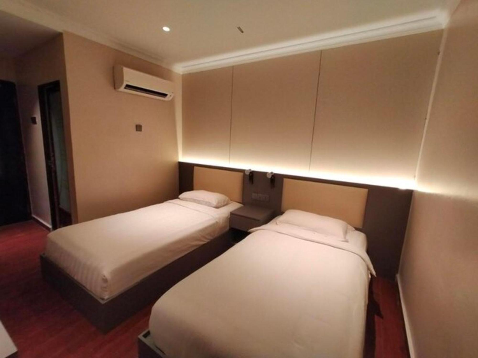Super Oyo 998 Queen City Hotel George Town Exterior photo