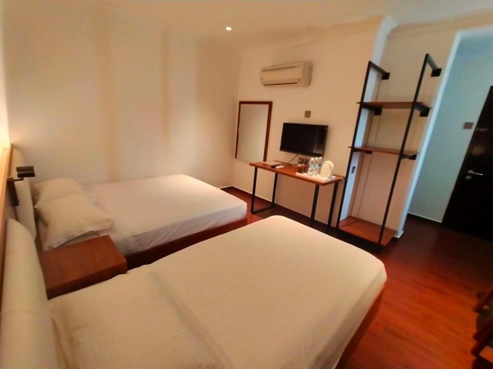 Super Oyo 998 Queen City Hotel George Town Exterior photo