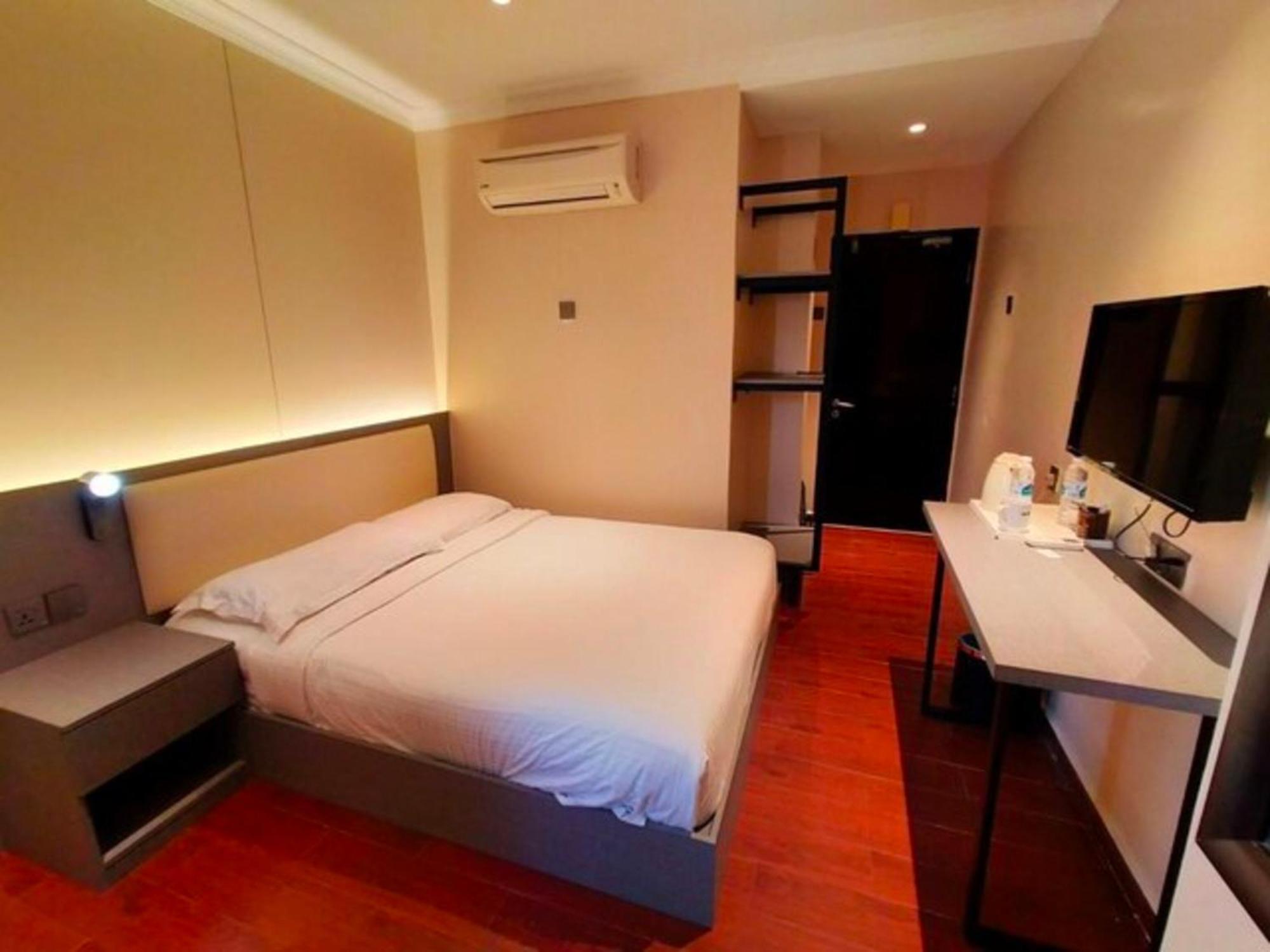 Super Oyo 998 Queen City Hotel George Town Exterior photo