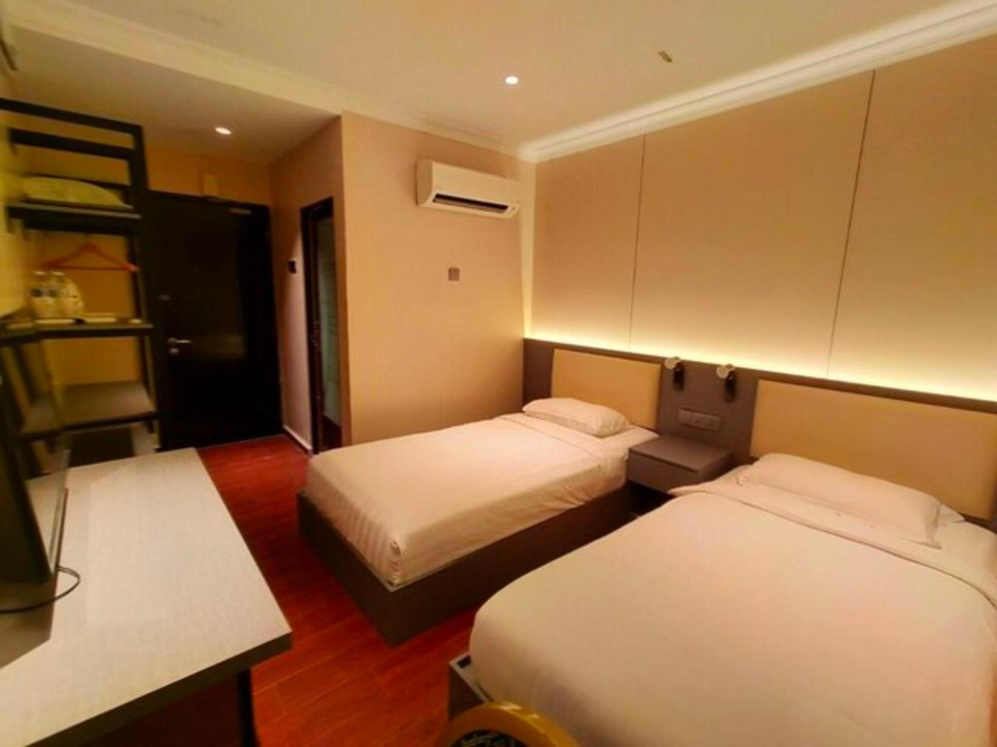 Super Oyo 998 Queen City Hotel George Town Exterior photo